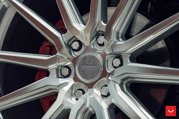 Фото дисков Vossen HF6-1 Серебро на GMC Yukon V