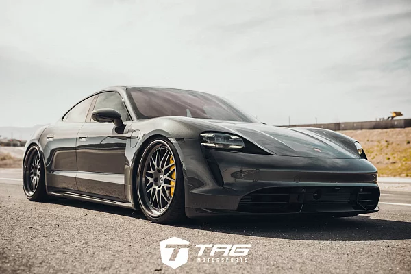 Фото дисков HRE 540C Сатиновый темный лак на Porsche Taycan I