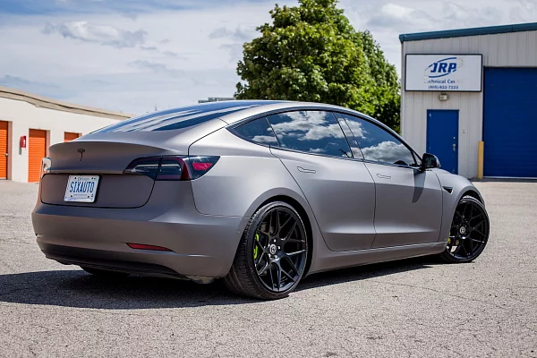 Фото дисков HRE FF01 Черный сатин на Tesla Model 3