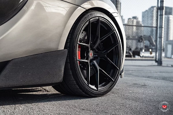 Фото дисков Vossen S21-01 Черный глянец на McLaren 570S
