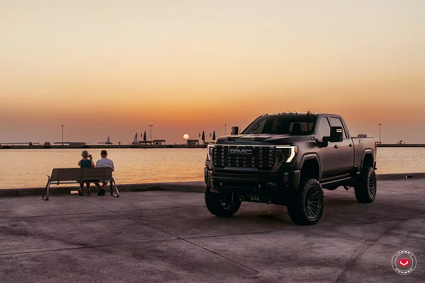 Фото дисков Vossen VFX-03 Глянцевый темный лак на GMC Sierra IV