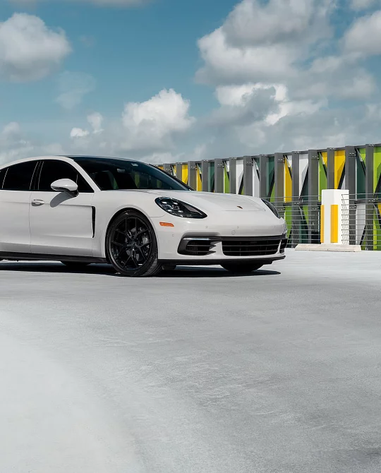 Фото дисков HF-5 Черный глянец на Porsche Panamera II