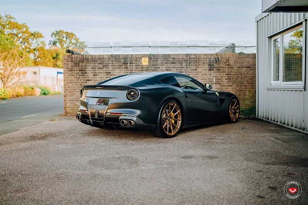 Фото дисков Vossen EVO-2R Глянцевое темное золото на Ferrari F12