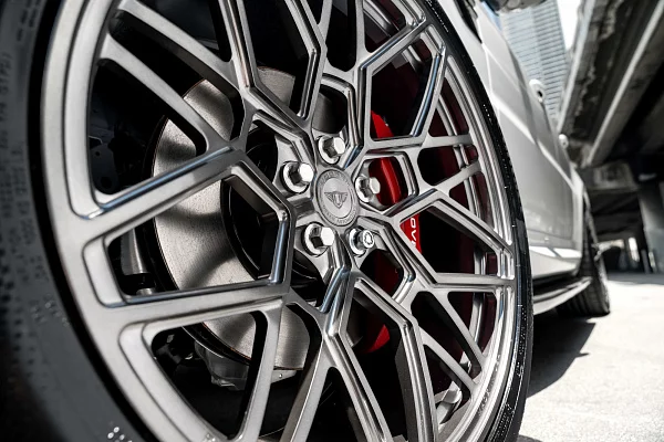 Фото дисков Vossen UV-1 Сатиновый темный лак на Range Rover Sport II