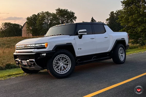 Фото дисков Vossen LC3-01T Глянцевый лак на GMC Hummer EV