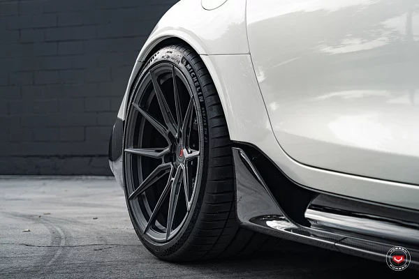 Фото дисков Vossen EVO-2R Черный сатин на Mercedes-Benz AMG GT I
