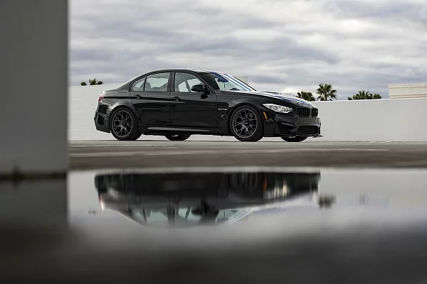 Фото дисков Rotiform TUF Сатиновый темный лак на BMW 3/M3 (E90)