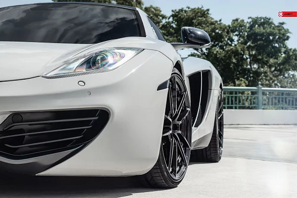 Фото дисков Anrky AN24 Черный глянец на McLaren 12C