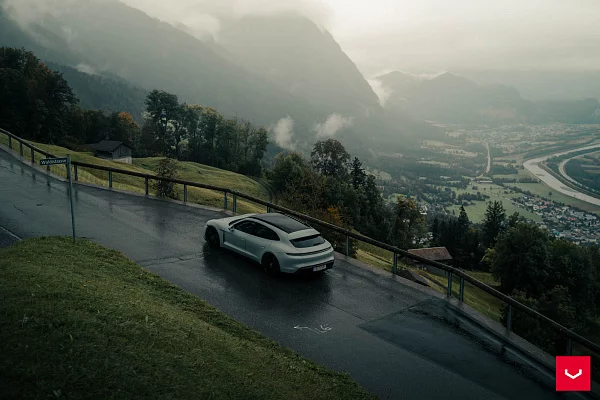 Фото дисков Vossen HF-8 Черный глянец на Porsche Taycan I