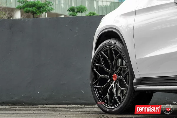 Фото дисков Vossen S17-01 Черный глянец на Mercedes-Benz GLE I