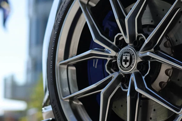 Фото дисков HRE FF21 Серебро на Volkswagen Golf VIII