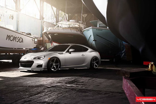 Фото дисков Vossen CV3 Сатиновый графит на Subaru BRZ I