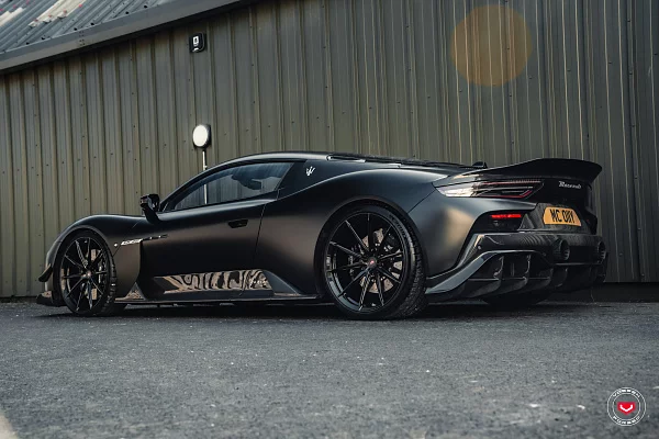 Фото дисков Vossen VPS-1 Черный глянец на Maserati MC20