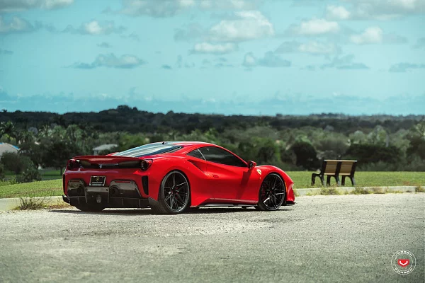 Фото дисков Vossen EVO-5 Черный глянец на Ferrari 488