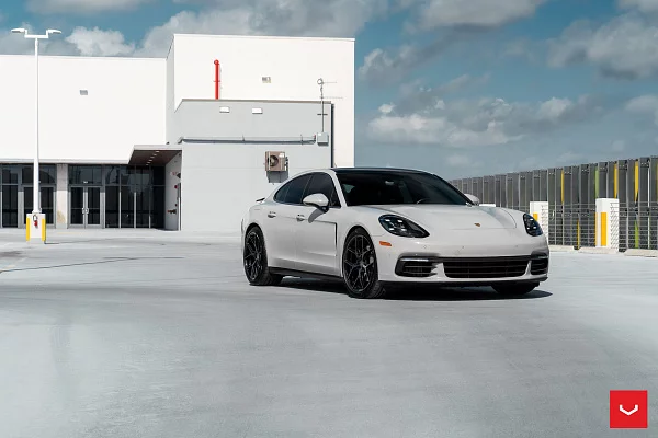 Фото дисков Vossen HF-5 Черный глянец на Porsche Panamera II