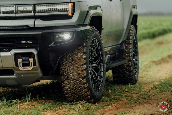 Фото дисков Vossen LC3-01 Черный глянец на GMC Hummer EV