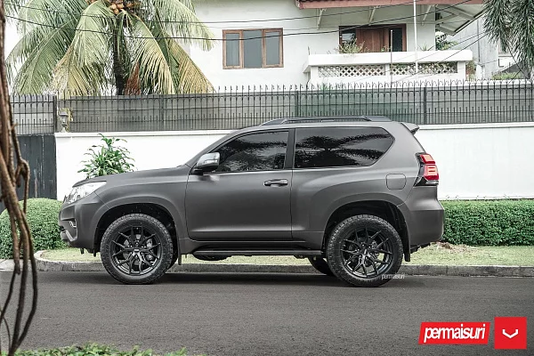 Фото дисков Vossen HF6-4 Черный сатин на Toyota Land Cruiser Prado 150