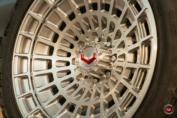 Фото дисков Vossen LCX-04 Глянцевый лак на GMC Hummer EV