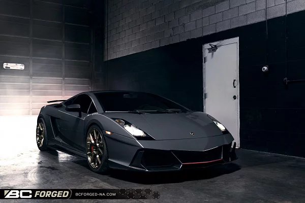 Фото дисков BC Forged RZ05 Глянцевая бронза на Lamborghini Gallardo