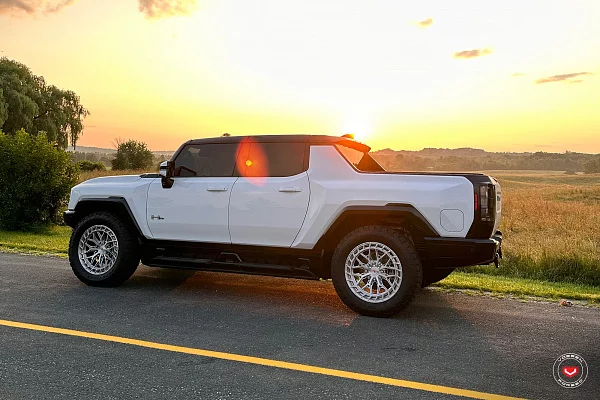 Фото дисков Vossen LC3-01T Глянцевый лак на GMC Hummer EV