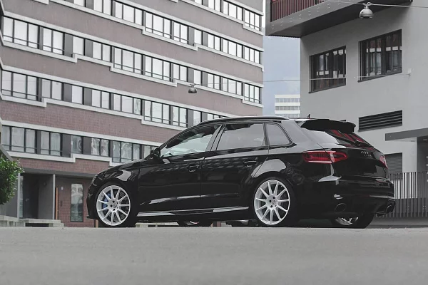 Фото дисков HRE RC103 Белый глянец на Audi A/S/RS 3 (8V)