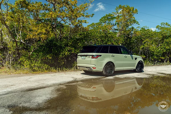 Фото дисков Vossen UV-1 Черный глянец на Range Rover Sport II