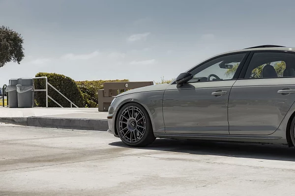 Фото дисков Rotiform OZR Матовый графит на Audi A/S/RS 4 (B9)