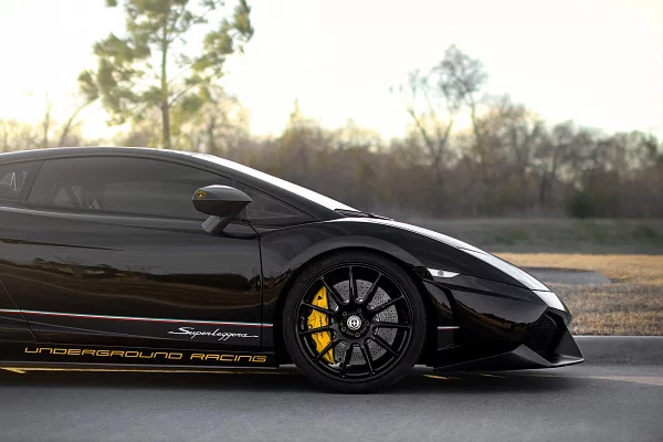 Фото дисков HRE RC103 Черный глянец на Lamborghini Gallardo
