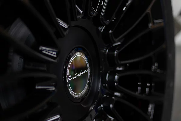 Фото дисков Brixton Forged LX01 Черный глянец на Cadillac Escalade V