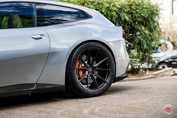 Фото дисков Vossen EVO-2 Черный сатин на Ferrari GTC4Lusso
