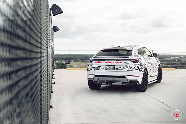 Фото дисков Vossen S17-01 Черный глянец на Lamborghini Urus