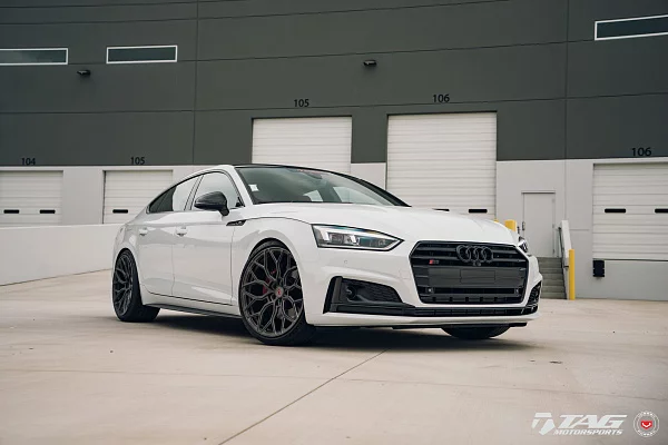Фото дисков Vossen S17-01 Глянцевый темный лак на Audi A/S/RS 5 (F5)