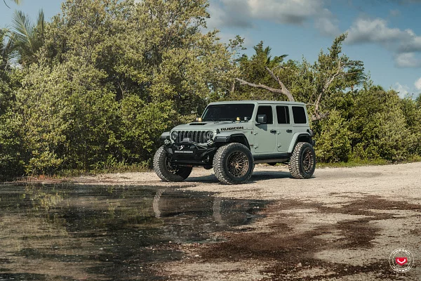 Фото дисков Vossen LCX-03 Сатиновая бронза на Jeep Wrangler IV (JL)