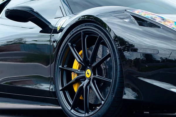 Фото дисков HRE P104SC Черный сатин на Ferrari 458