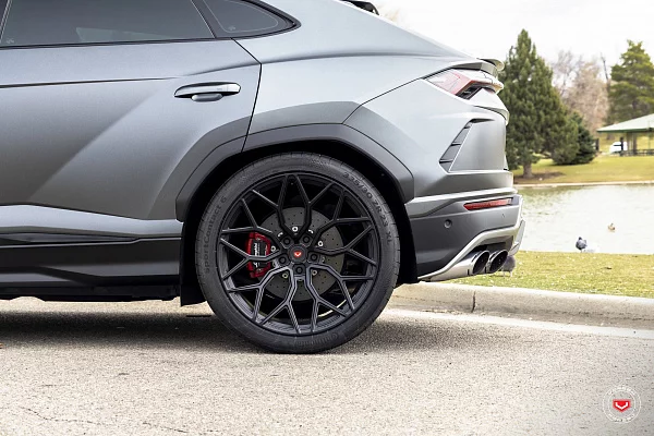 Фото дисков Vossen S17-01 Черный сатин на Lamborghini Urus