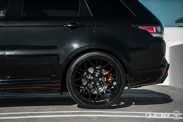 Фото дисков Vossen UV-1 Черный глянец на Range Rover Sport II