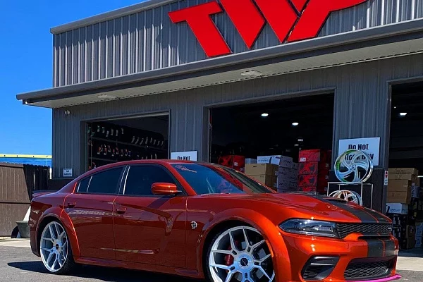 Фото дисков Giovanna Haleb Серебро на Dodge Charger VII