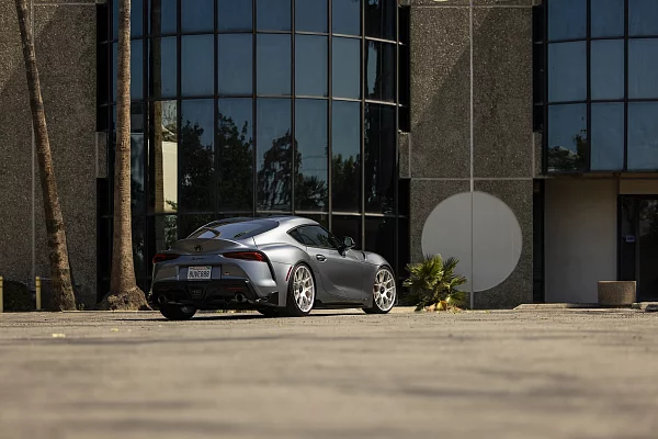 Фото дисков Rotiform TUF Серебро на Toyota Supra A90