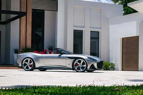 Фото дисков HRE 522M Полированный лак на Aston Martin DBS 3