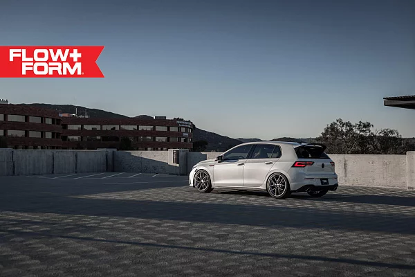 Фото дисков HRE FF21 Серебро на Volkswagen Golf VIII