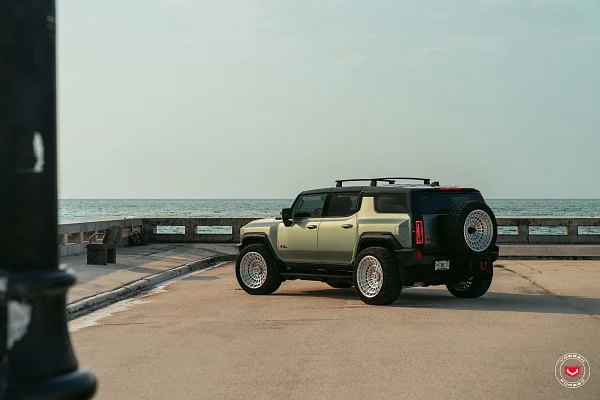 Фото дисков Vossen LCX-04 Глянцевый лак на GMC Hummer EV