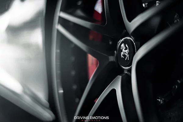 Фото дисков HRE S207 Черный сатин на Ferrari F12