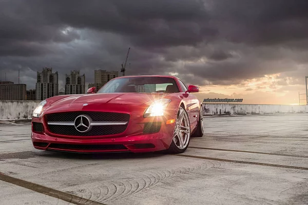 Фото дисков HRE P207 Полированный лак на Mercedes-Benz SLS AMG