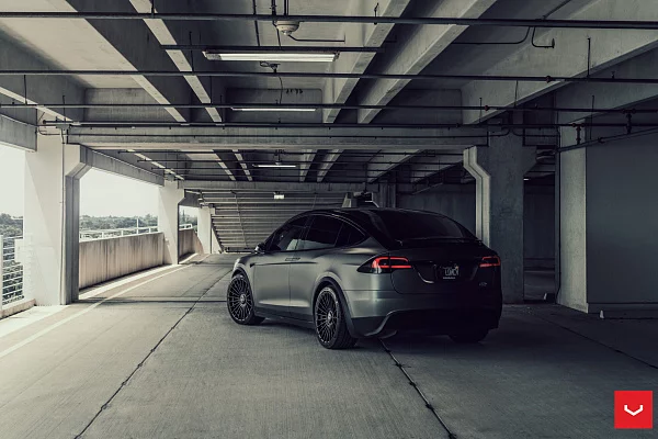 Фото дисков Vossen HF-8 Черный глянец на Tesla Model X