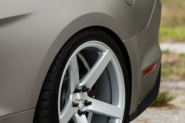 Фото дисков Vossen CV3 Серебро на Ford Mustang VI