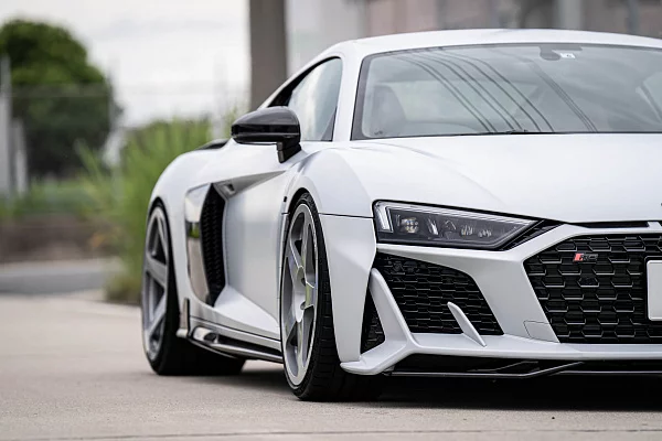 Фото дисков HRE 305M Серебро на Audi R8 (4S)
