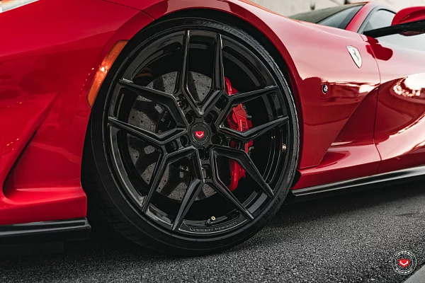 Фото дисков Vossen EVO-4 Черный глянец на Ferrari 812