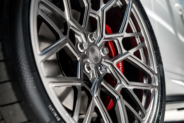 Фото дисков Vossen UV-1 Сатиновый темный лак на Range Rover Sport II
