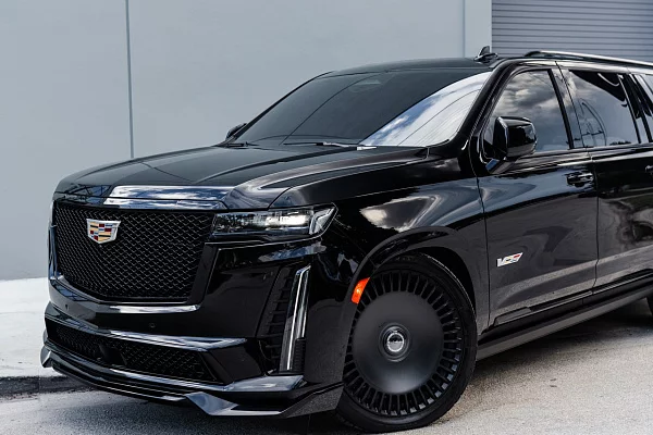 Фото дисков Brixton Forged LX16 Черный сатин на Cadillac Escalade V