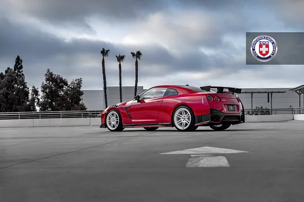 Фото дисков HRE 312 GTS Белый глянец на Nissan GT-R